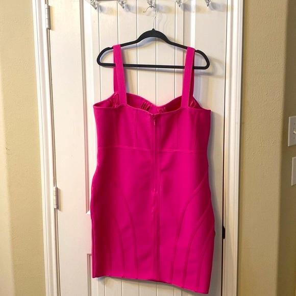 🩷BARBIECORE PINK PLUS BANDAGE SCULPT CORSET BODYCON DRESS 🩷 - Picture 3 of 4